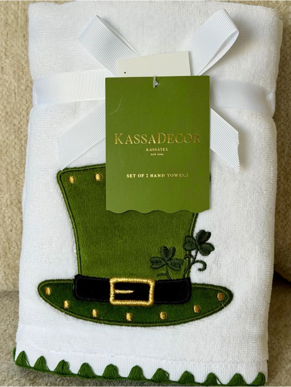 KassaDecor White Hand Towel with Green Embroidered Leprechaun Hat, Set of 2